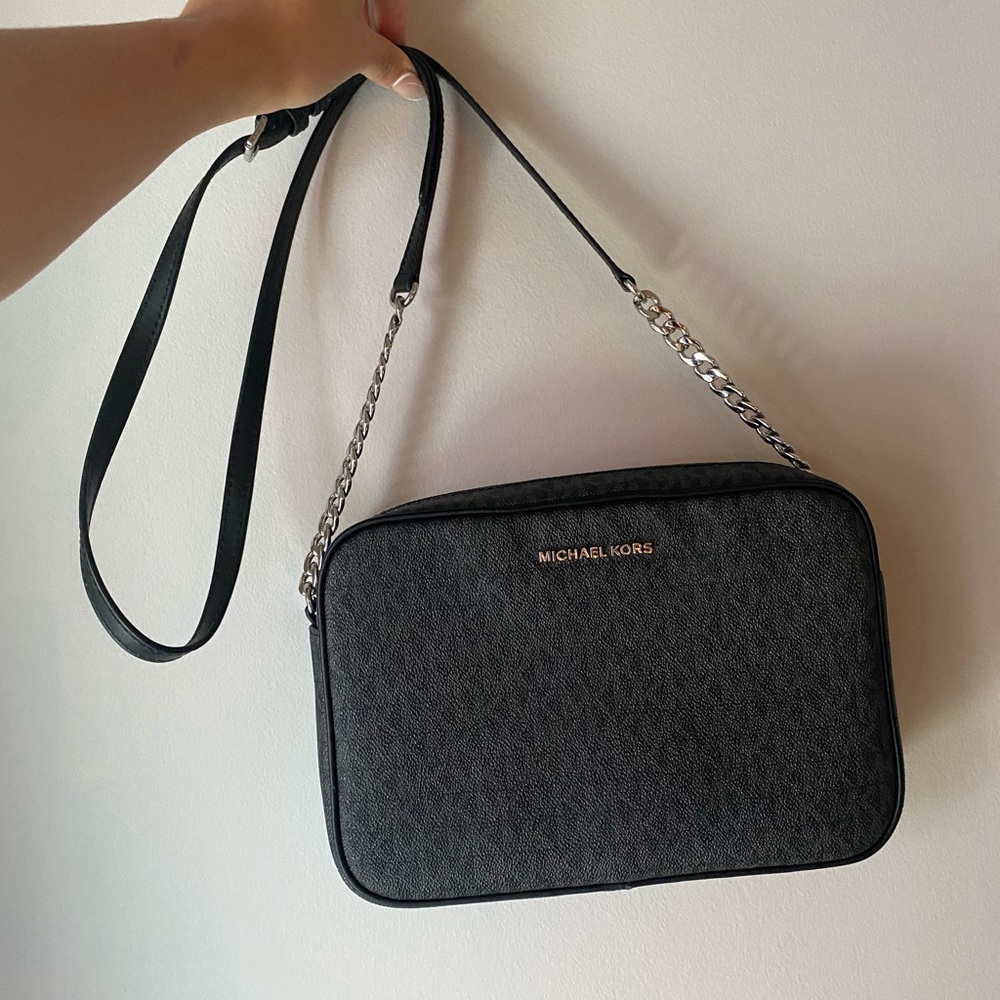 Michael Kors• Signature Jet Set East-West Crossbody Black